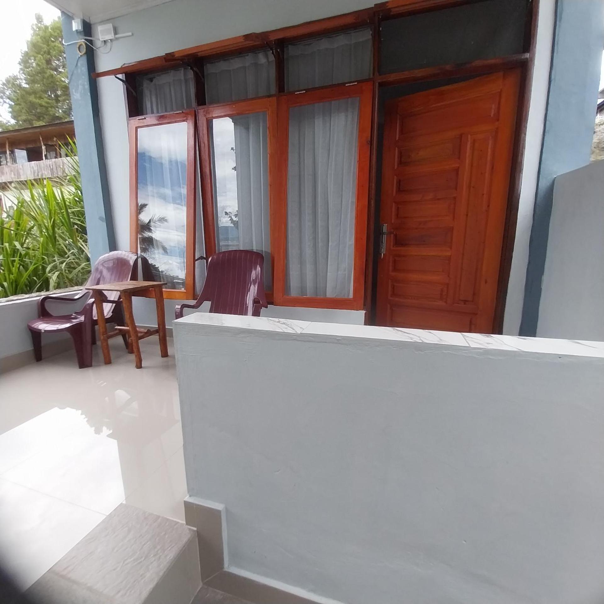 Maruba Inn Tuk Tuk Exterior photo